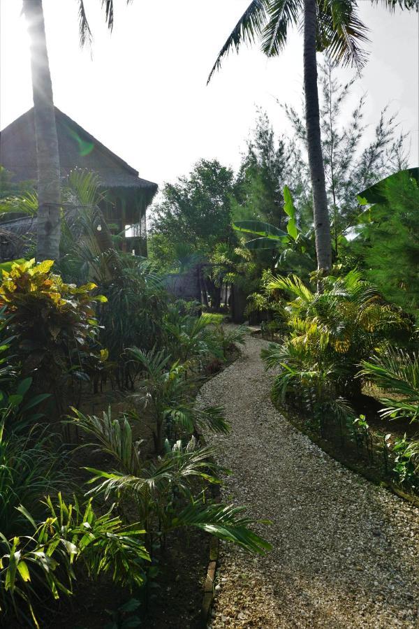 Basa-Basi Lodge Karimunjawa Ngoại thất bức ảnh