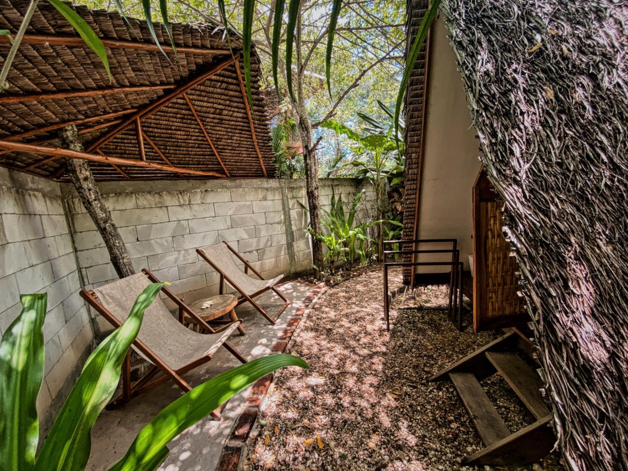 Basa-Basi Lodge Karimunjawa Ngoại thất bức ảnh