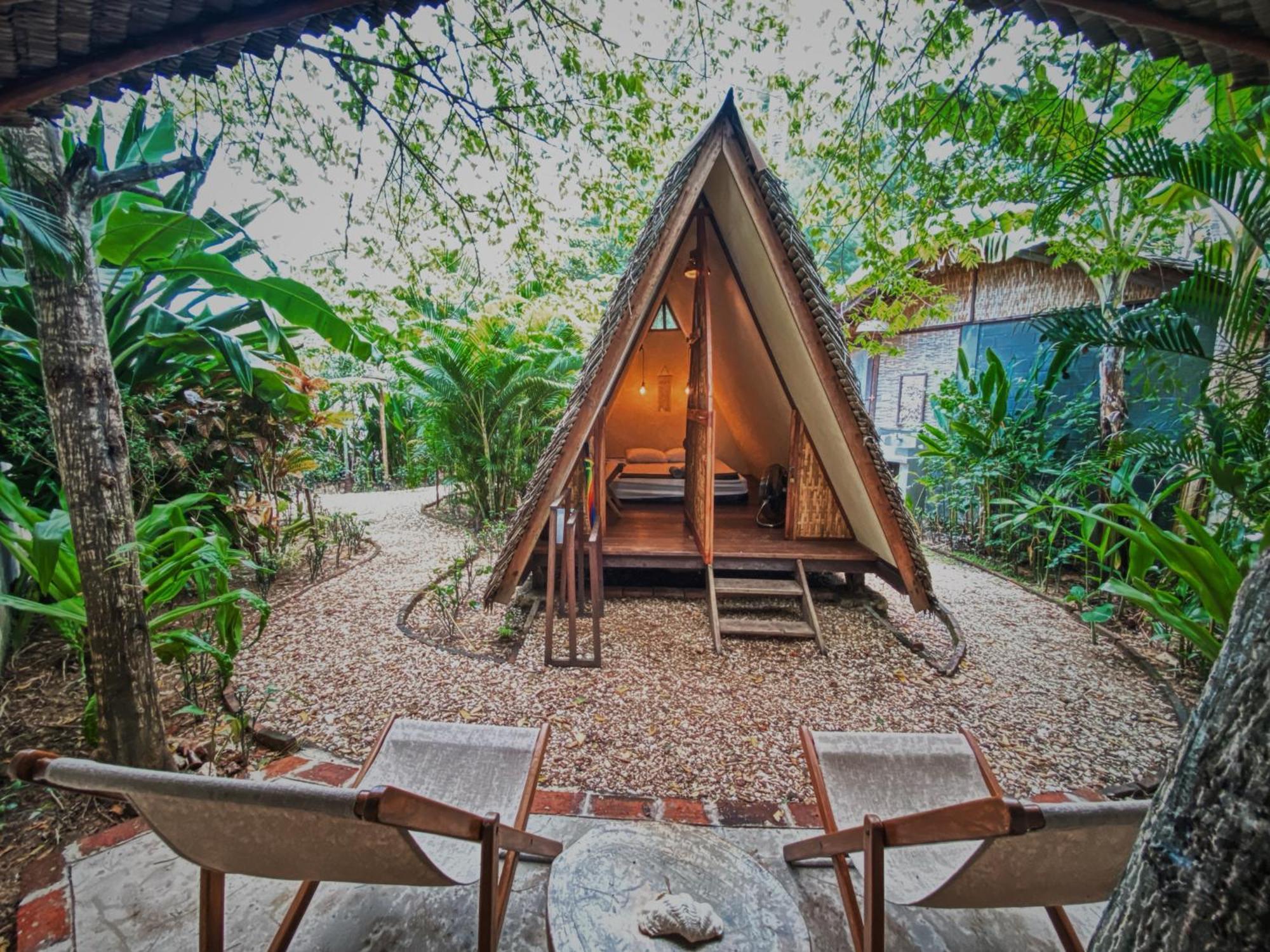 Basa-Basi Lodge Karimunjawa Ngoại thất bức ảnh