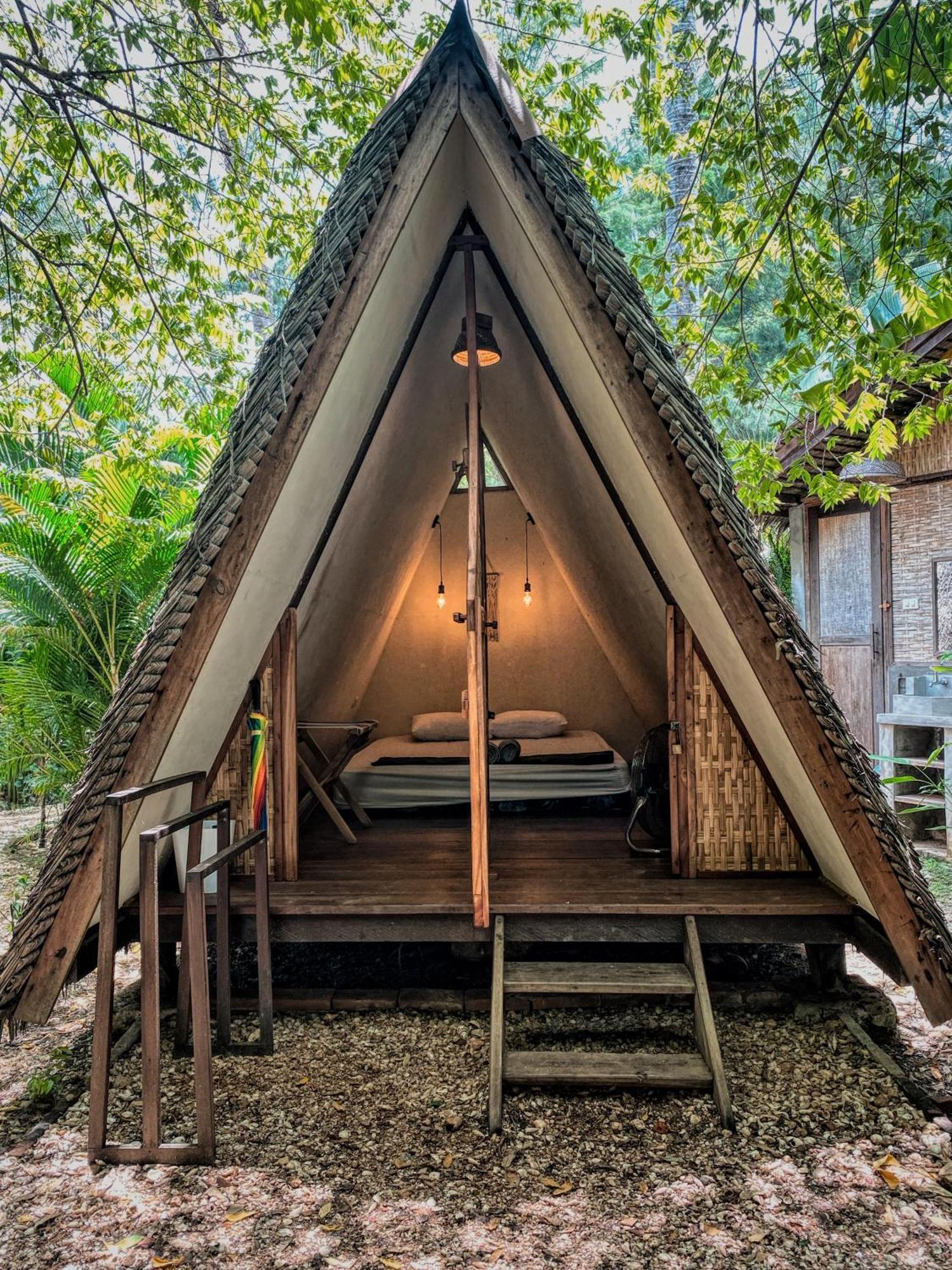 Basa-Basi Lodge Karimunjawa Ngoại thất bức ảnh