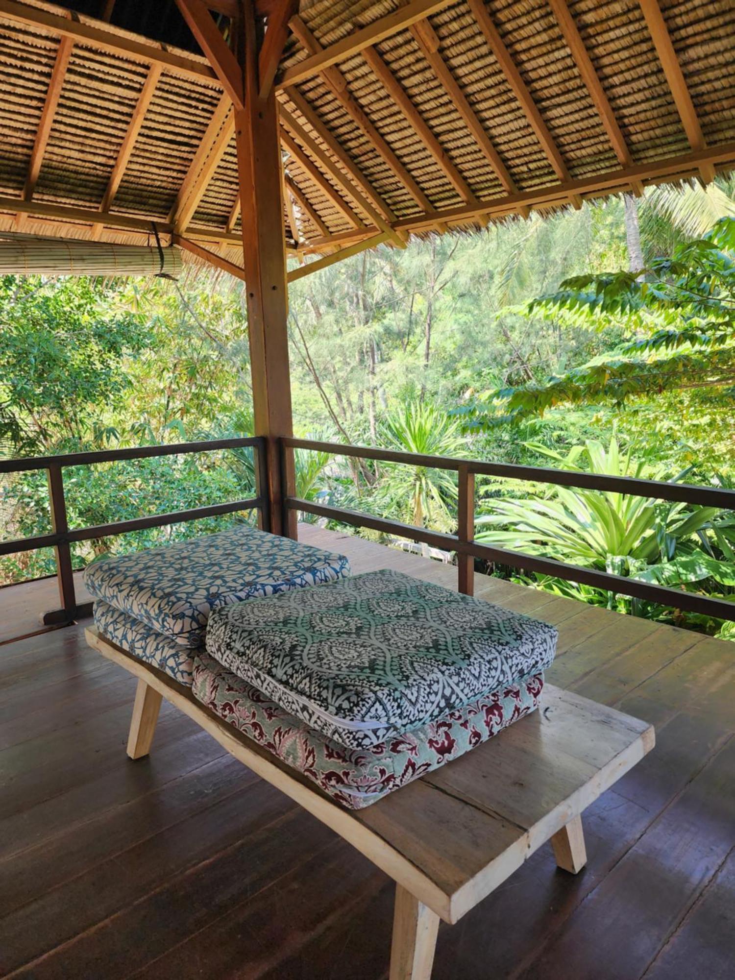 Basa-Basi Lodge Karimunjawa Ngoại thất bức ảnh