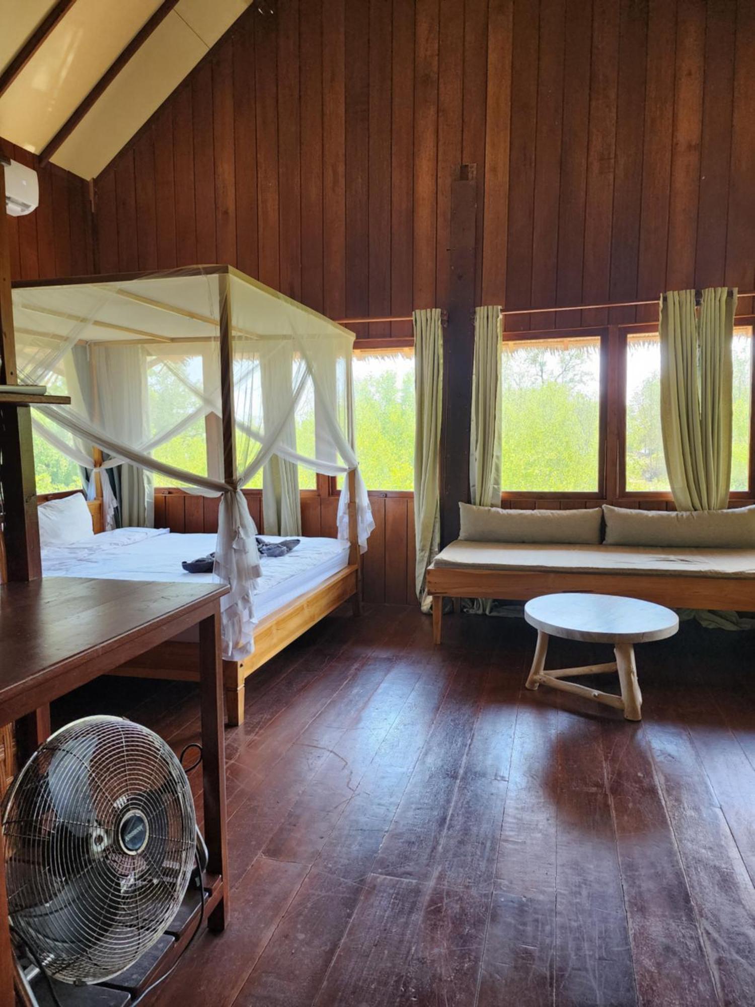 Basa-Basi Lodge Karimunjawa Ngoại thất bức ảnh