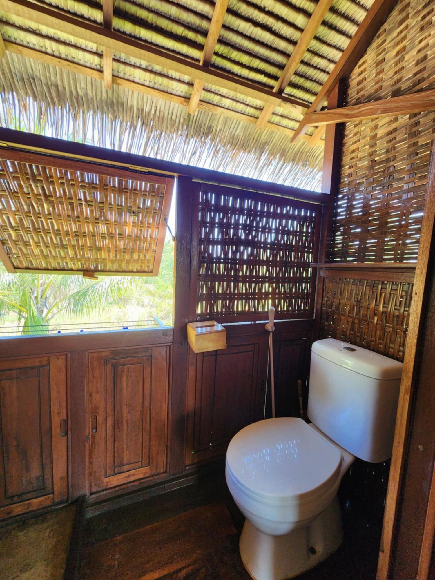 Basa-Basi Lodge Karimunjawa Ngoại thất bức ảnh
