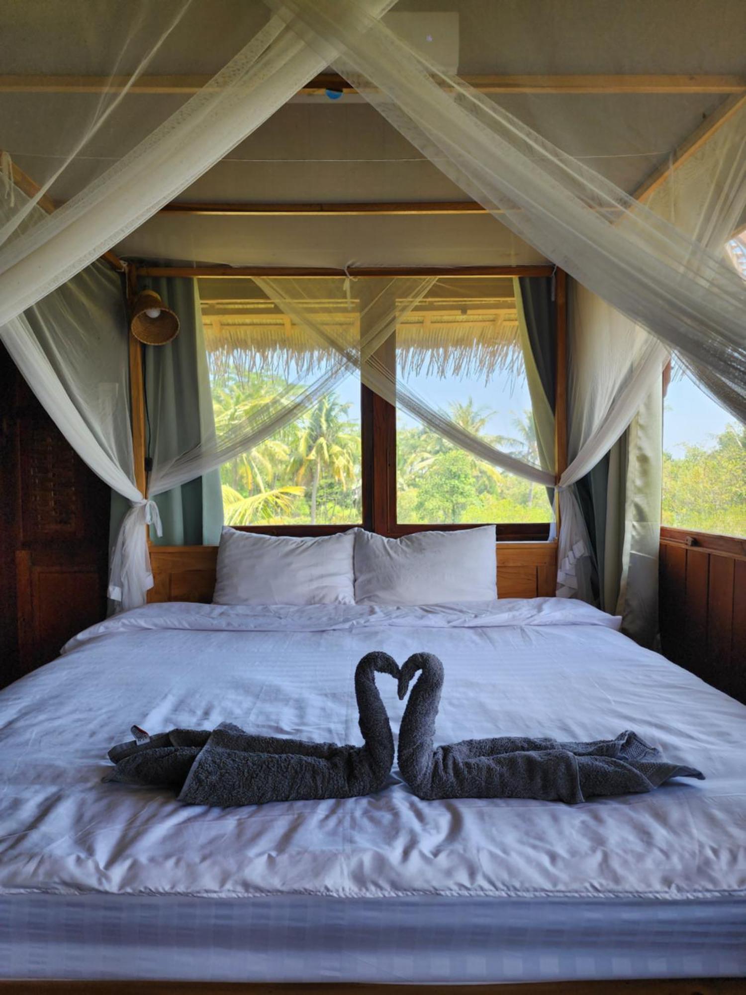 Basa-Basi Lodge Karimunjawa Ngoại thất bức ảnh