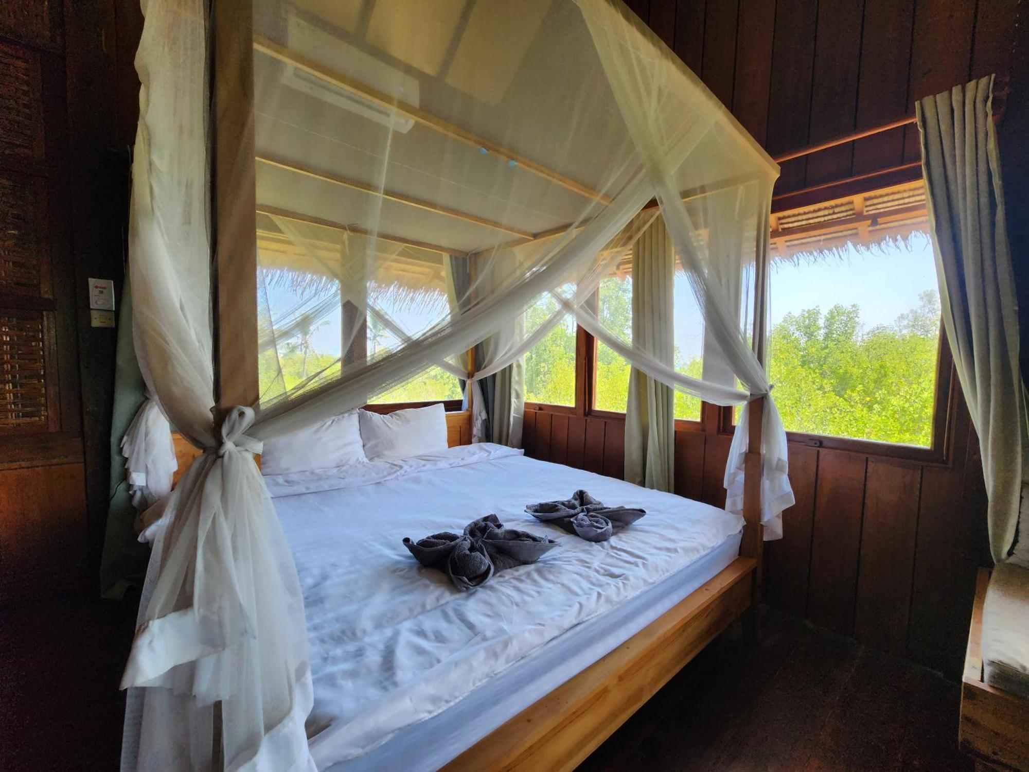 Basa-Basi Lodge Karimunjawa Ngoại thất bức ảnh
